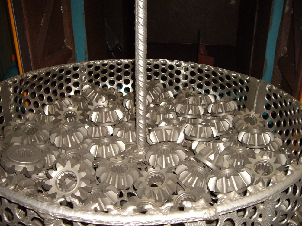 Granallado y preparación de superficies antes del anodizado